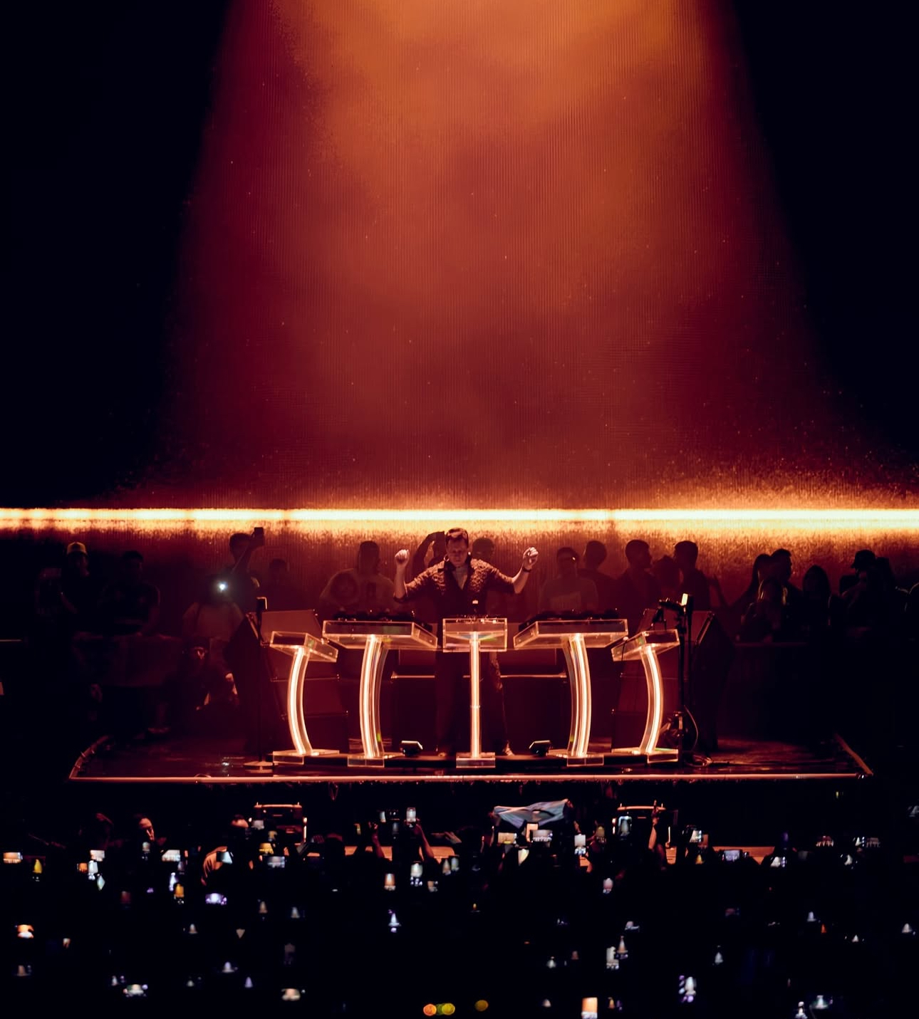 TIËSTO - PRISMATIC TOUR EAGLE PROJECTION ON STAGE